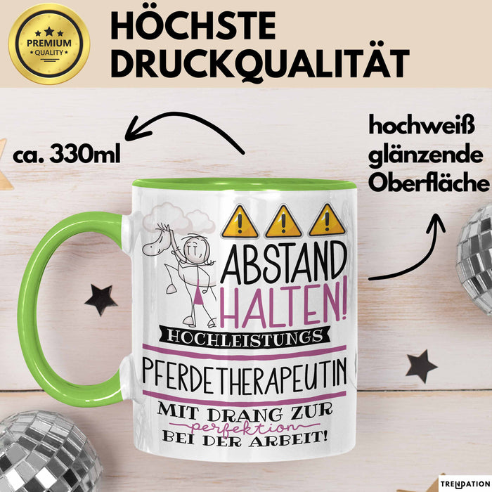 Pferdetherapeutin Tasse Geschenk Lustig Abstand Halten Hochleistungs-Pferdetherapeutin Mit Drang Zur Perfektion Bei Der Arbeit Grün Trendation