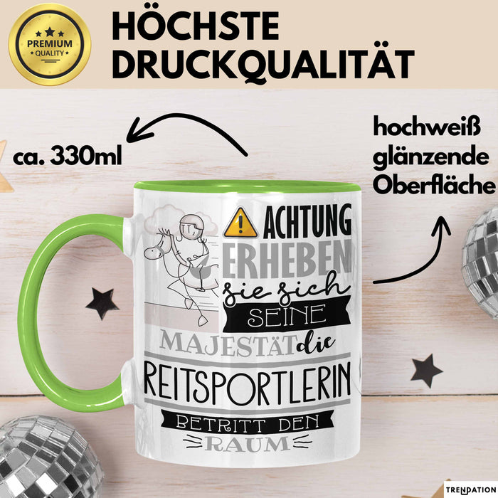 Reitsportlerin Tasse Geschenk Lustiger Spruch Bitte Erheben Sie Sich Seine Majestät Die Reitsportlerin Betritt Den Raum Grün Trendation