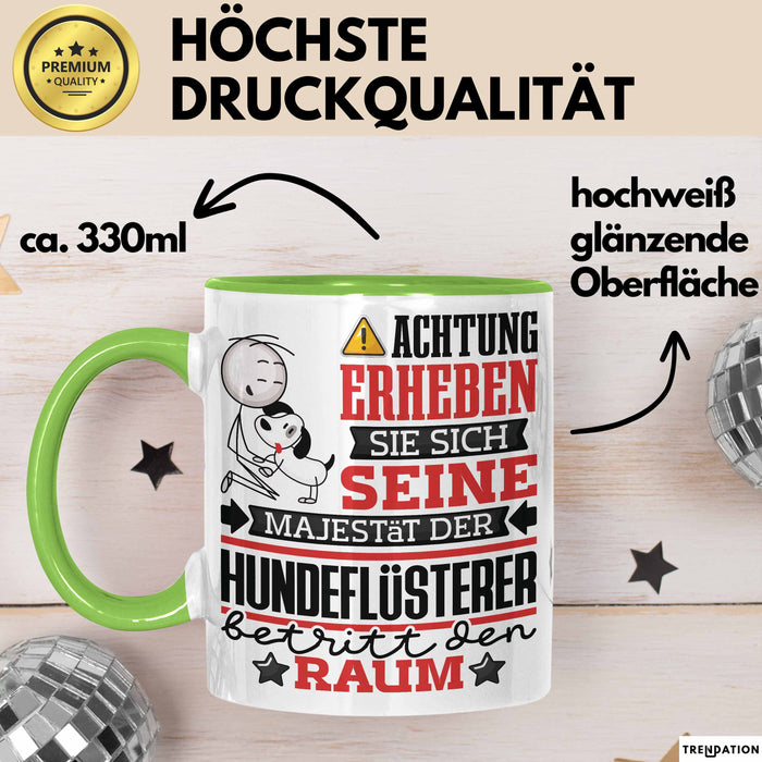 Hundeflüsterer Geschenk Tasse Lustiger Spruch Erheben Sie Sich Der Hundeflüsterer Betritt den Raum Grün Trendation
