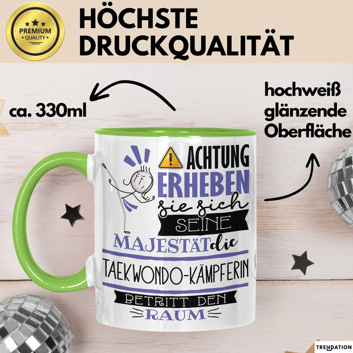 Taekwondo-Kämpferin Tasse Geschenk Lustiger Spruch Bitte Erheben Sie Sich Seine Majestät Die Taekwondo-Kämpferin Betritt Den Raum Grün Trendation