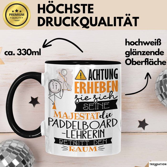Paddelboard-Lehrerin Tasse Geschenk Lustiger Spruch Bitte Erheben Sie Sich Seine Majestät Die Paddelboard-Lehrerin Betritt Den Raum Schwarz Trendation