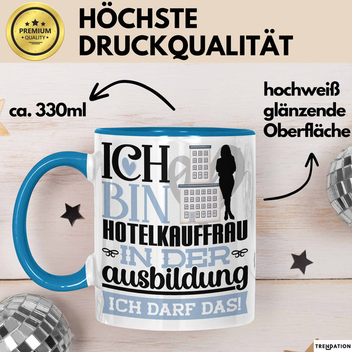 Hotelkauffrau Ausbildung Start Geschenk Tasse Ich Bin Hotelkauffrau In Der Ausbildung Ich Darf Das Kaffee-Becher Geschenkidee Blau Trendation