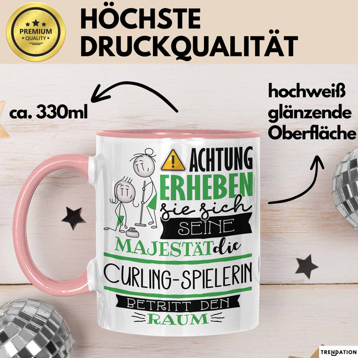 Curling-Spielerin Tasse Geschenk Lustiger Spruch Bitte Erheben Sie Sich Seine Majestät Die Curling-Spielerin Betritt Den Raum Rosa Trendation
