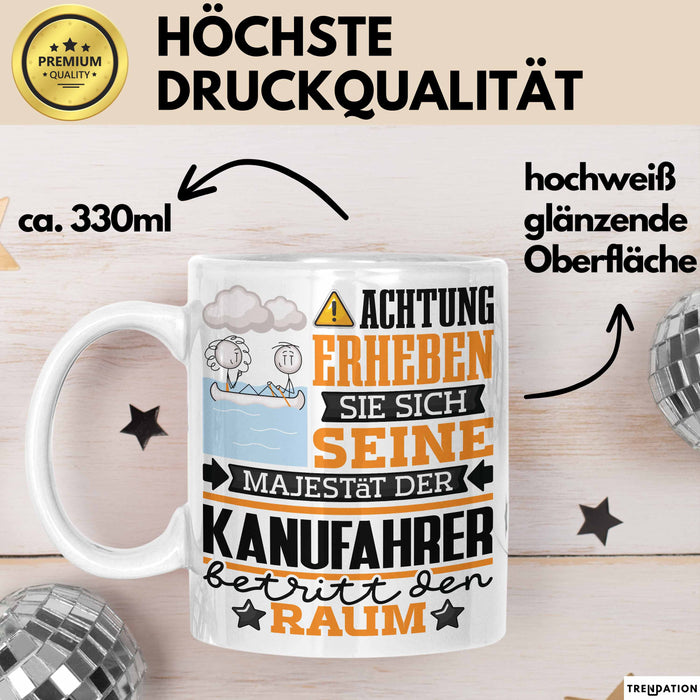 Kanufahrer Geschenk Tasse Lustiger Spruch Erheben Sie Sich Der Kanufahrer Betritt den Raum Weiß Trendation