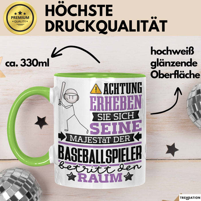 Baseballspieler Geschenk Tasse Lustiger Spruch Erheben Sie Sich Der Baseballspieler Betritt den Raum Grün Trendation