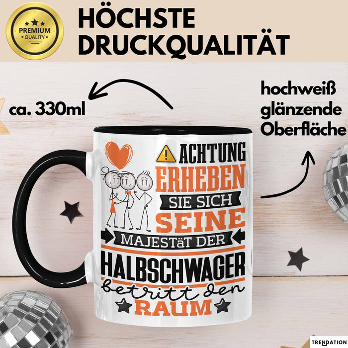 Halbschwager Geschenk Tasse Lustiger Spruch Erheben Sie Sich Der Halbschwager Betritt den Raum Schwarz Trendation
