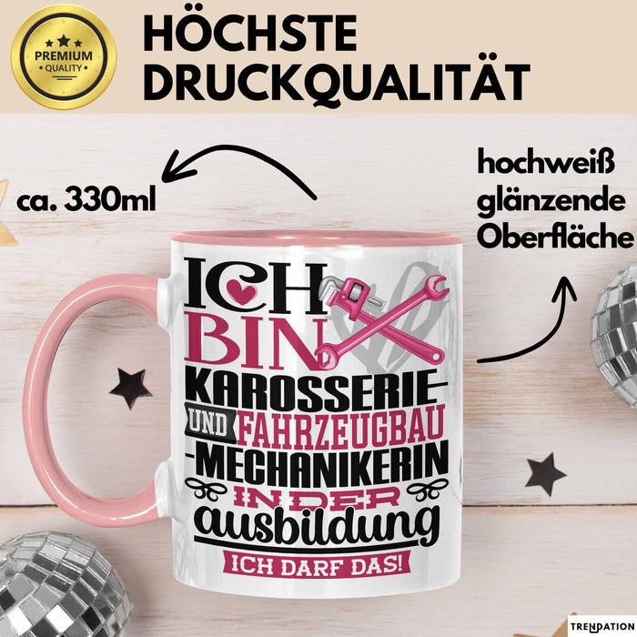Karosserie- und Fahrzeugbaumechanikerin Ausbildung Start Geschenk Tasse Ich Bin Karosserie- und Fahrzeugbaumechanikerin In Der Ausbildung Ich Darf Das Kaffee-Becher Geschenkidee Rosa Trendation