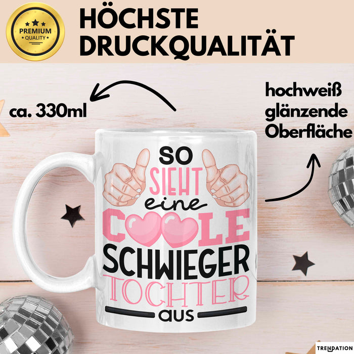 Schwiegertochter Tasse Geschenk Spruch So Sieht Eine Coole Schwiegertochter Aus Becher Weiß Trendation