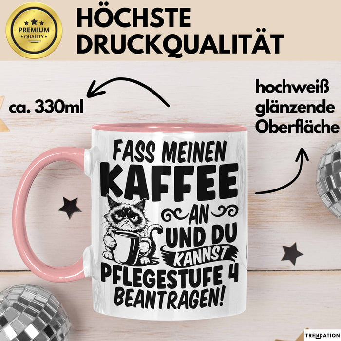Humor Tasse Pflege Krankenschwester Büro Fass Meinen Kaffee An Und Du Kannst Pflegestufe 4 Beantragen Kaffee-Becher Rosa Trendation