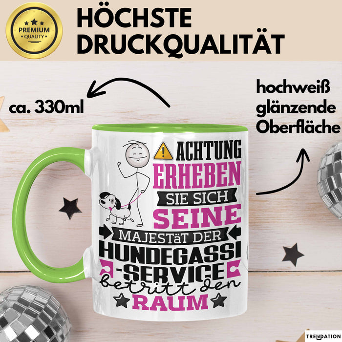 Hundegassi-Service Geschenk Tasse Lustiger Spruch Erheben Sie Sich Der Hundegassi-Service Betritt den Raum Grün Trendation