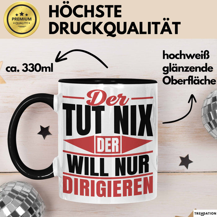 Dirigent Geschenk Orchester Chorleiter Geschenkidee Tasse Der Tut Nix Der Will Nur Dirigieren Kaffee-Becher Schwarz Trendation
