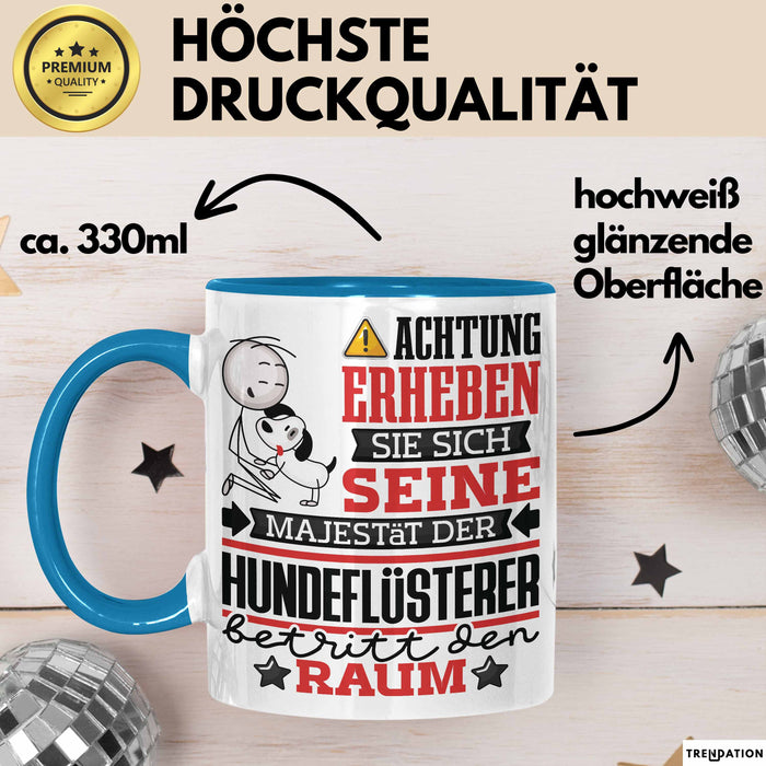 Hundeflüsterer Geschenk Tasse Lustiger Spruch Erheben Sie Sich Der Hundeflüsterer Betritt den Raum Blau Trendation