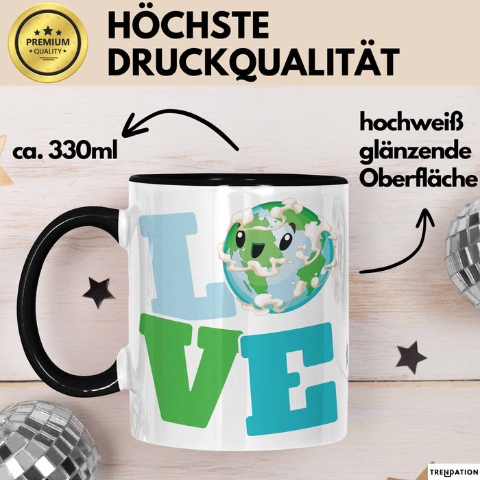 Erde Tasse Geschenk LOVE Schriftzug Lächelnde Erde Geschenkidee Schwarz Trendation