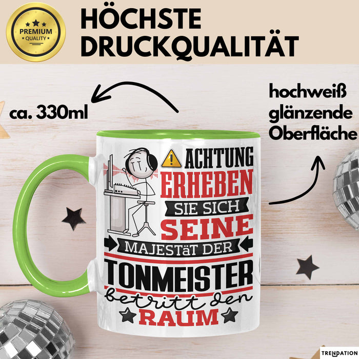 Tonmeister Geschenk Tasse Lustiger Spruch Erheben Sie Sich Der Tonmeister Betritt den Raum Grün Trendation