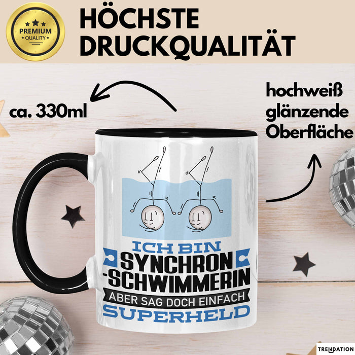 Synchronschwimmerin Geschenk Tasse Ich Bin Synchronschwimmerin Aber Sag Doch Einfach Superheld Lustige Geschenkdiee für Synchronschwimmerin Kaffee-Becher Schwarz Trendation