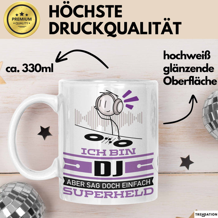 DJ Geschenk Tasse Ich Bin DJ Aber Sag Doch Einfach Superheld Lustige Geschenkdiee für DJ Kaffee-Becher Weiß Trendation