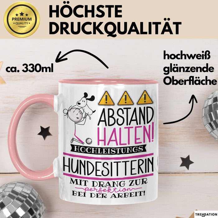Hundesitterin Tasse Geschenk Lustig Abstand Halten Hochleistungs-Hundesitterin Mit Drang Zur Perfektion Bei Der Arbeit Rosa Trendation