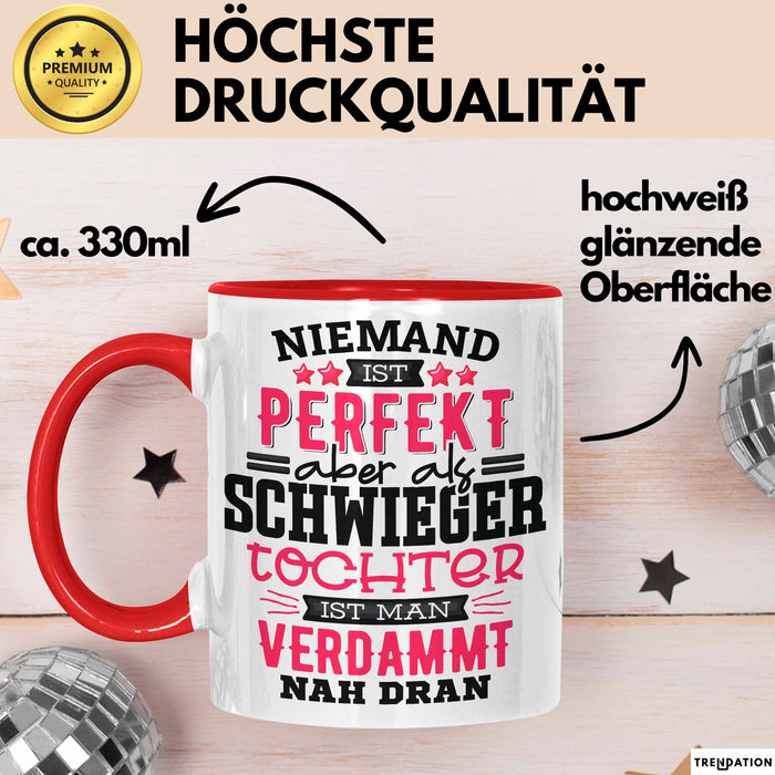 Schwiegertochter Tasse Geschenk Spruch Niemand Ist Perfekt Aber Als Schwiegertochter Ist Man Nah Dran Becher Rot Trendation