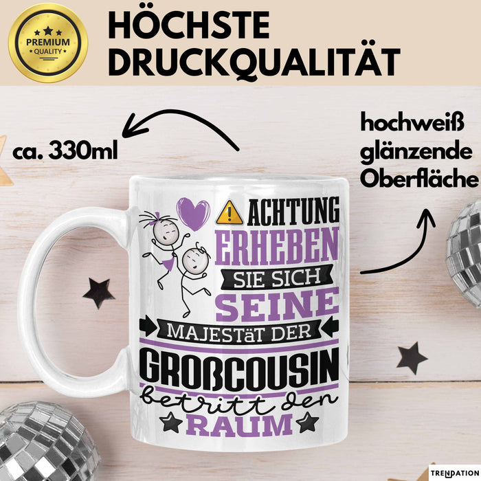 Großcousin Geschenk Tasse Lustiger Spruch Erheben Sie Sich Der Großcousin Betritt den Raum Weiß Trendation