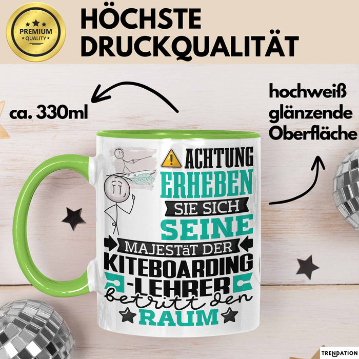 Kiteboarding-Lehrer Geschenk Tasse Lustiger Spruch Erheben Sie Sich Der Kiteboarding-Lehrer Betritt den Raum Grün Trendation