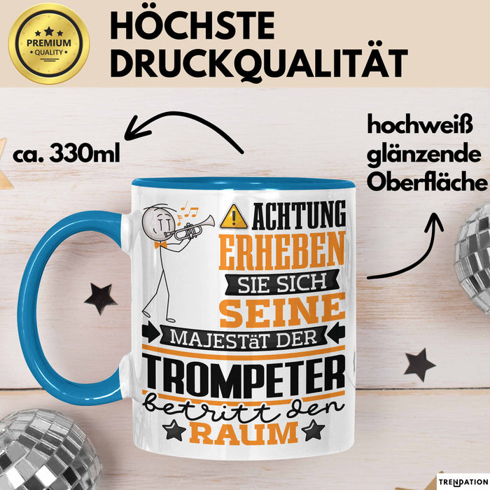Trompeter Geschenk Tasse Lustiger Spruch Erheben Sie Sich Der Trompeter Betritt den Raum Blau Trendation