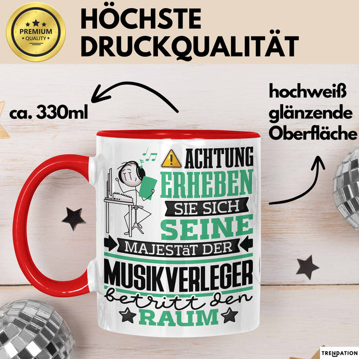 Musikverleger Geschenk Tasse Lustiger Spruch Erheben Sie Sich Der Musikverleger Betritt den Raum Rot Trendation