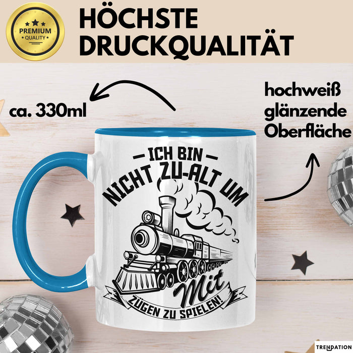 Modelleisenbahn Tasse Geschenk Ich Bin Nicht Zu Alt Um Mit Zügen Zu Spielen Eisenbahner Zugführer Geschenkidee Kaffee-Becher Blau Trendation