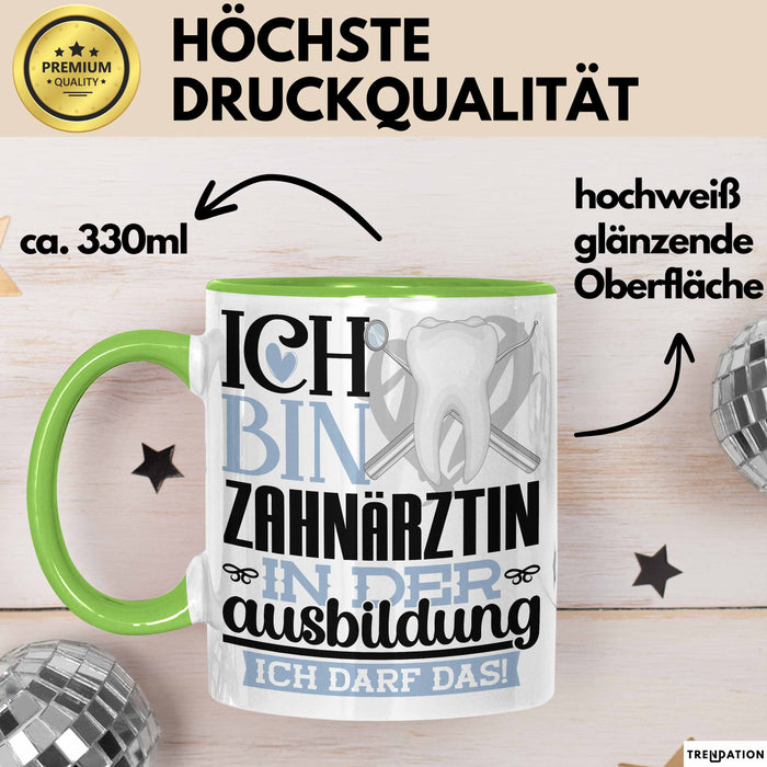 Zahnärztin Ausbildung Start Geschenk Tasse Ich Bin Zahnärztin In Der Ausbildung Ich Darf Das Kaffee-Becher Geschenkidee Grün Trendation