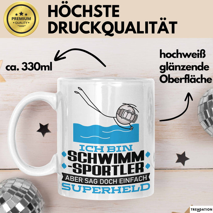 Schwimmsportler Geschenk Tasse Ich Bin Schwimmsportler Aber Sag Doch Einfach Superheld Lustige Geschenkdiee für Schwimmsportler Kaffee-Becher Weiß Trendation