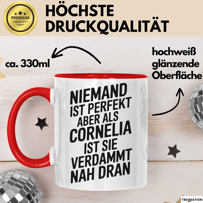 Cornelia Tasse Geschenk Niemand Ist Perfekt Cornelia Verdammt Nah Dran Geschenkidee Rot Trendation