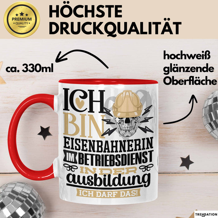 Eisenbahnerin im Betriebsdienst Ausbildung Start Geschenk Tasse Ich Bin Eisenbahnerin im Betriebsdienst In Der Ausbildung Ich Darf Das Kaffee-Becher Geschenkidee Rot Trendation