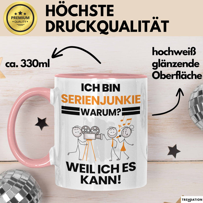 Serienjunkie Geschenk Tasse Lustiger Spruch Ich Bin Serienjunkie Warum Weil Ich Es Kann Geschenkidee Bester Serienjunkie Geburtstag Kaffee-Becher Rosa Trendation