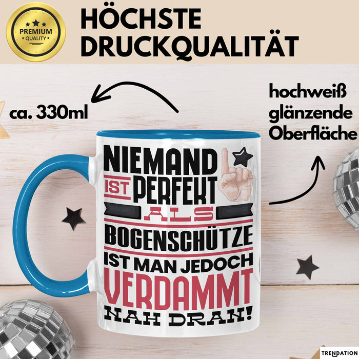 Bogenschütze Geschenk Tasse Lustige Geschenkidee für Bogenschütze Geburtstag Kaffee-Becher Niemand Ist Perfekt Aber Als Bogenschütze Ist Man Nah Dran Blau Trendation