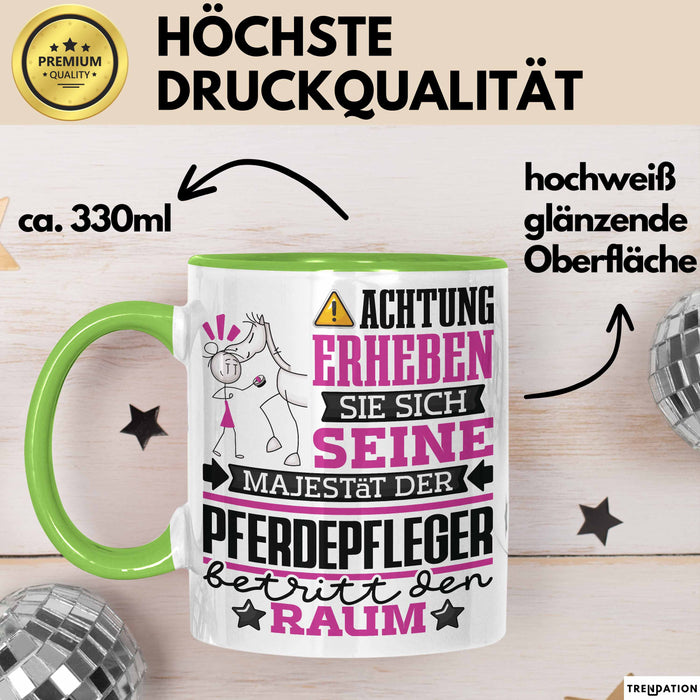 Pferdepfleger Geschenk Tasse Lustiger Spruch Erheben Sie Sich Der Pferdepfleger Betritt den Raum Grün Trendation