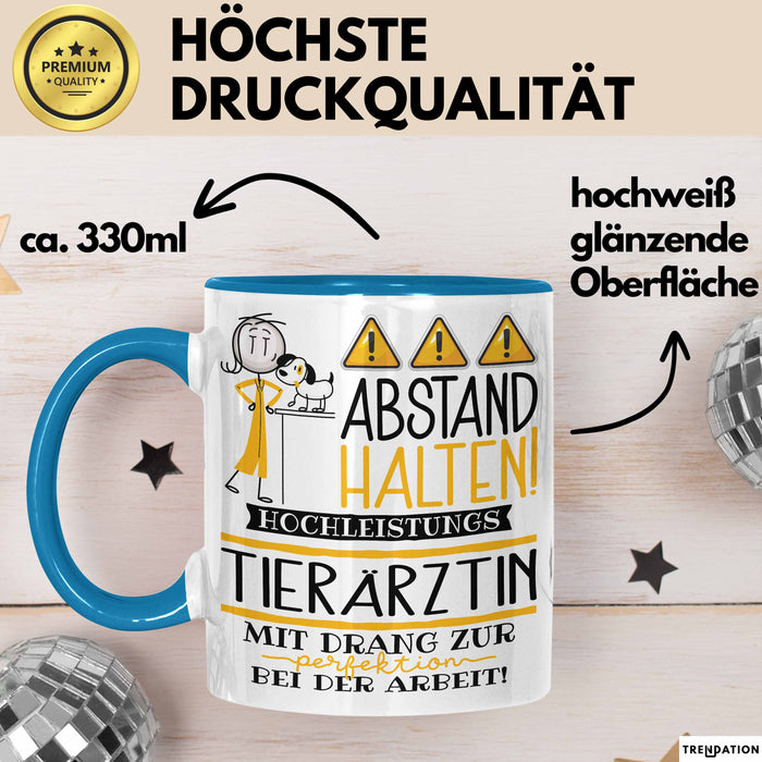 Tierärztin Tasse Geschenk Lustig Abstand Halten Hochleistungs-Tierärztin Mit Drang Zur Perfektion Bei Der Arbeit Blau Trendation