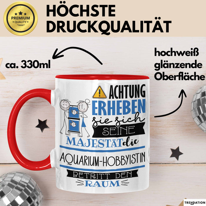 Aquarium-Hobbyistin Tasse Geschenk Lustiger Spruch Bitte Erheben Sie Sich Seine Majestät Die Aquarium-Hobbyistin Betritt Den Raum Rot Trendation