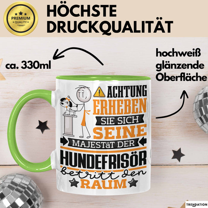 Hundefrisör Geschenk Tasse Lustiger Spruch Erheben Sie Sich Der Hundefrisör Betritt den Raum Grün Trendation