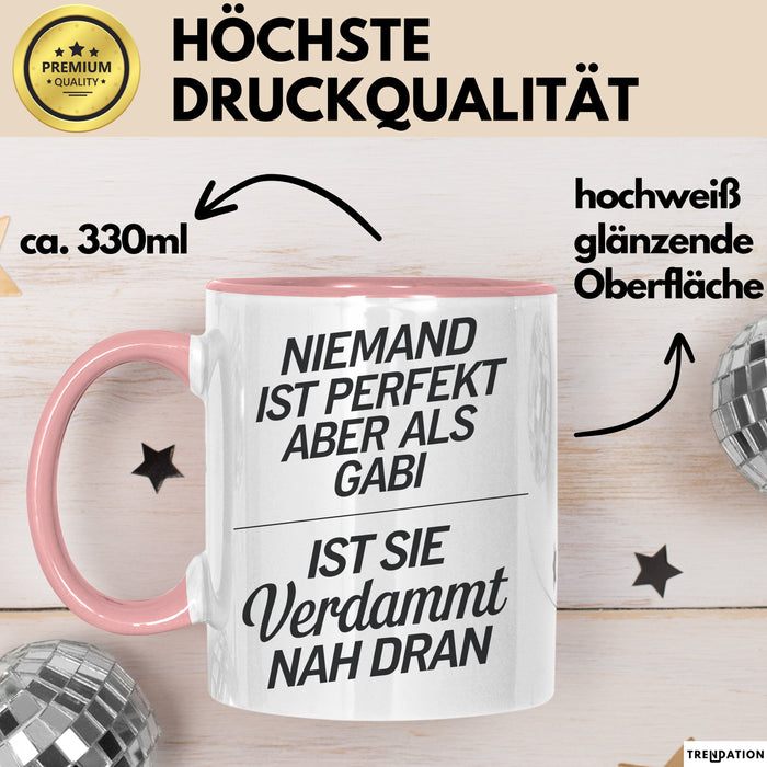 Gabi Tasse Geschenk Niemand Ist Perfekt Gabi Verdammt Nah Dran Geschenkidee Rosa Trendation