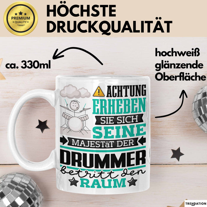 Drummer Geschenk Tasse Lustiger Spruch Erheben Sie Sich Der Drummer Betritt den Raum Weiß Trendation