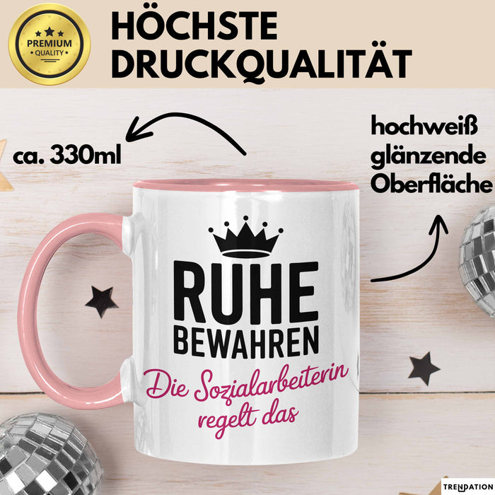 Sozialarbeiter Tasse Geschenk Lustige Geschenkidee Spruch Ruhe Bewahren Die Sozial Arbeiterin Regelt Das Rosa Trendation
