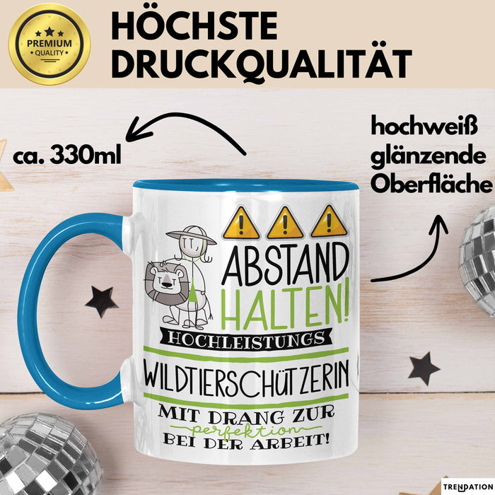 Wildtierschützerin Tasse Geschenk Lustig Abstand Halten Hochleistungs-Wildtierschützerin Mit Drang Zur Perfektion Bei Der Arbeit Blau Trendation