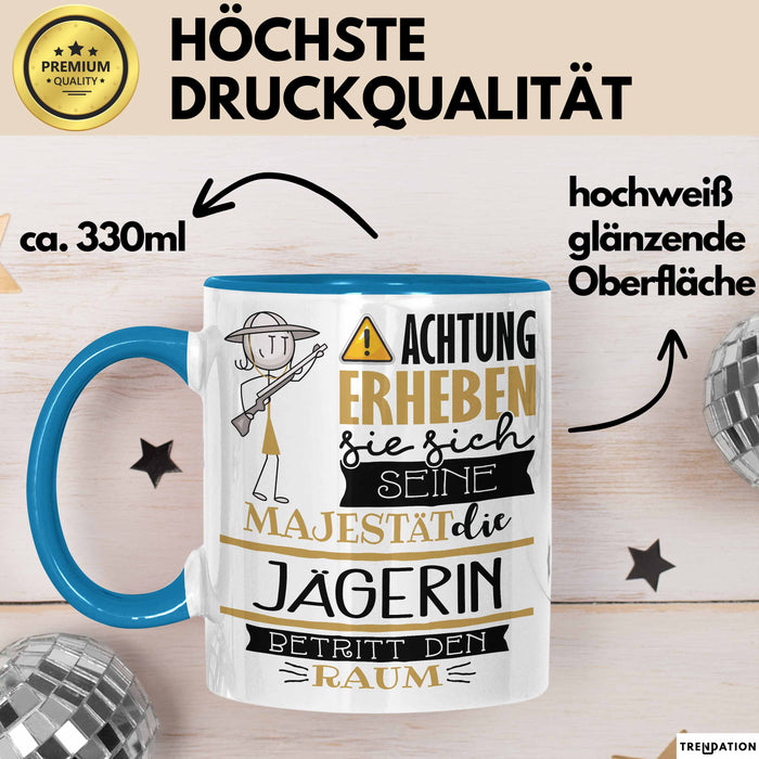 Jägerin Tasse Geschenk Lustiger Spruch Bitte Erheben Sie Sich Seine Majestät Die Jägerin Betritt Den Raum Blau Trendation