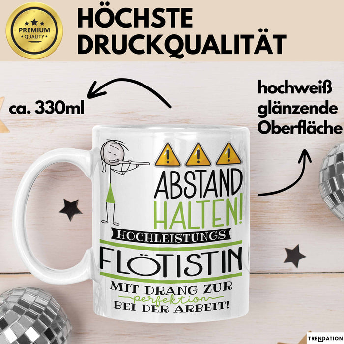 Flötistin Tasse Geschenk Lustig Abstand Halten Hochleistungs-Flötistin Mit Drang Zur Perfektion Bei Der Arbeit Weiß Trendation