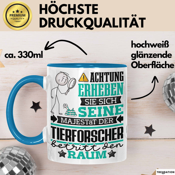 Tierforscher Geschenk Tasse Lustiger Spruch Erheben Sie Sich Der Tierforscher Betritt den Raum Blau Trendation