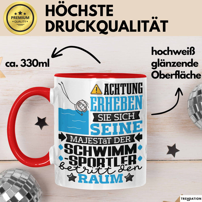 Schwimmsportler Geschenk Tasse Lustiger Spruch Erheben Sie Sich Der Schwimmsportler Betritt den Raum Rot Trendation