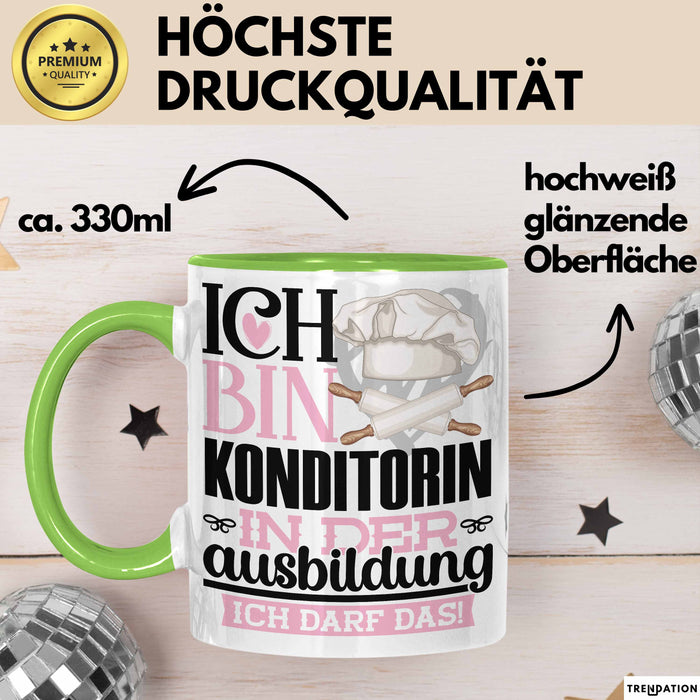 Konditorin Ausbildung Start Geschenk Tasse Ich Bin Konditorin In Der Ausbildung Ich Darf Das Kaffee-Becher Geschenkidee Grün Trendation