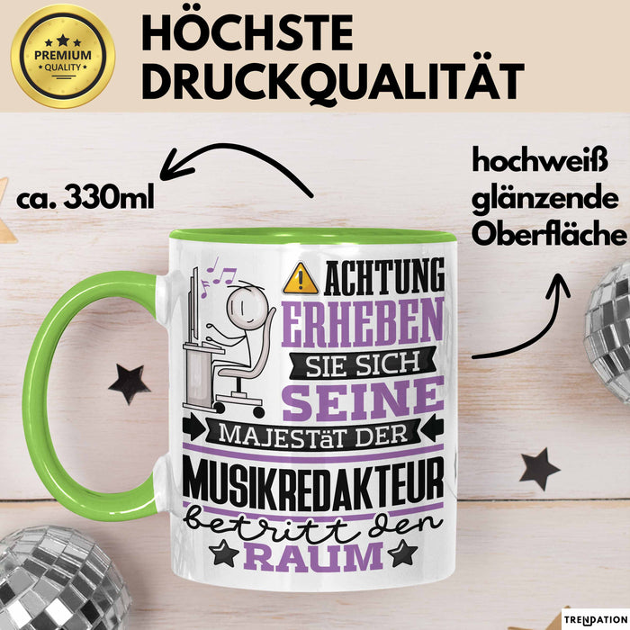 Musikredakteur Geschenk Tasse Lustiger Spruch Erheben Sie Sich Der Musikredakteur Betritt den Raum Grün Trendation