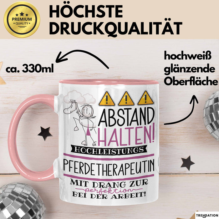 Pferdetherapeutin Tasse Geschenk Lustig Abstand Halten Hochleistungs-Pferdetherapeutin Mit Drang Zur Perfektion Bei Der Arbeit Rosa Trendation