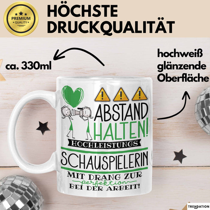 Schauspielerin Tasse Geschenk Lustig Abstand Halten Hochleistungs-Schauspielerin Mit Drang Zur Perfektion Bei Der Arbeit Weiß Trendation