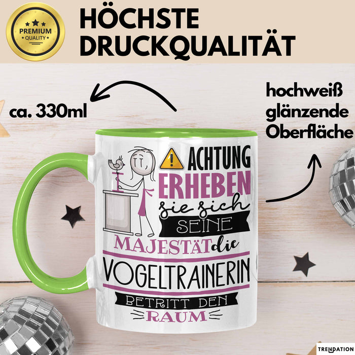 Vogeltrainerin Tasse Geschenk Lustiger Spruch Bitte Erheben Sie Sich Seine Majestät Die Vogeltrainerin Betritt Den Raum Grün Trendation